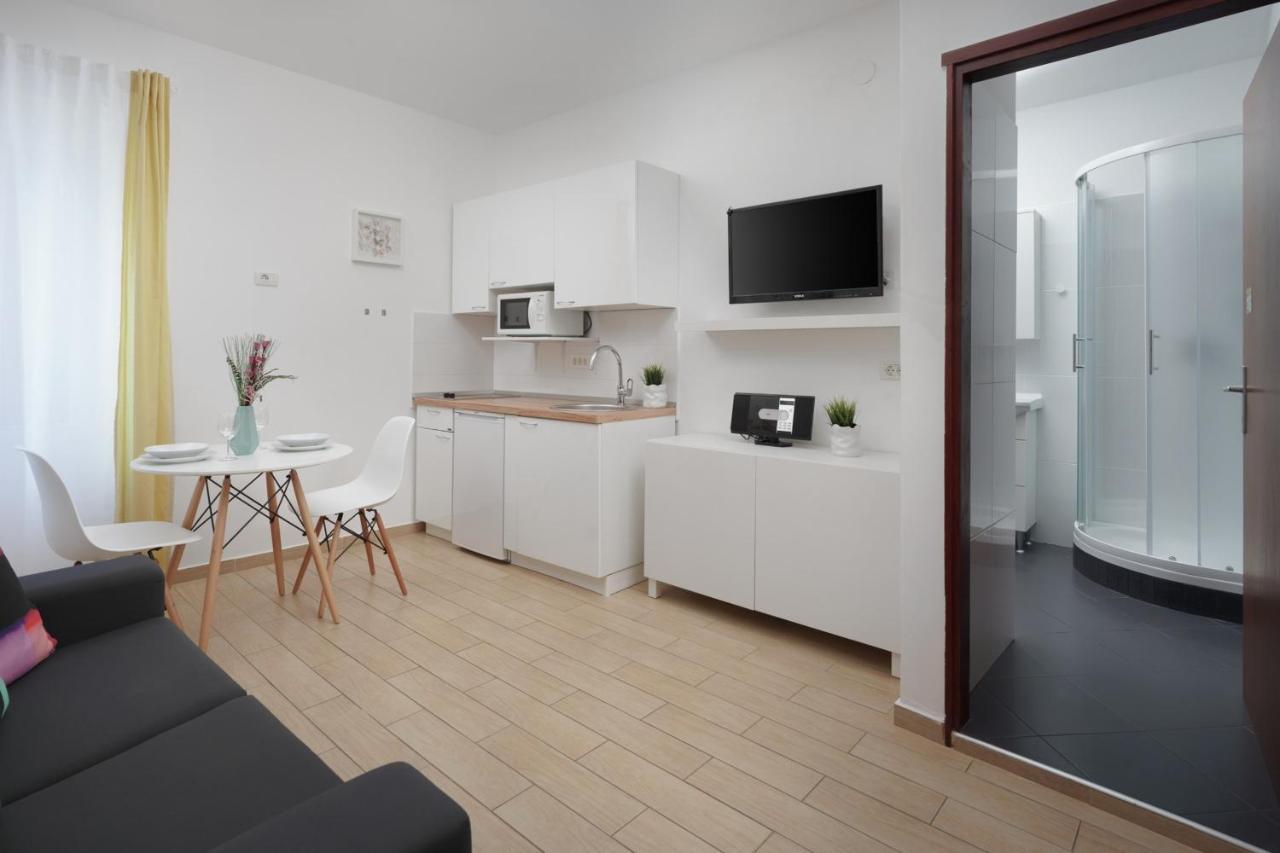 Apartments Antons Pula Luaran gambar