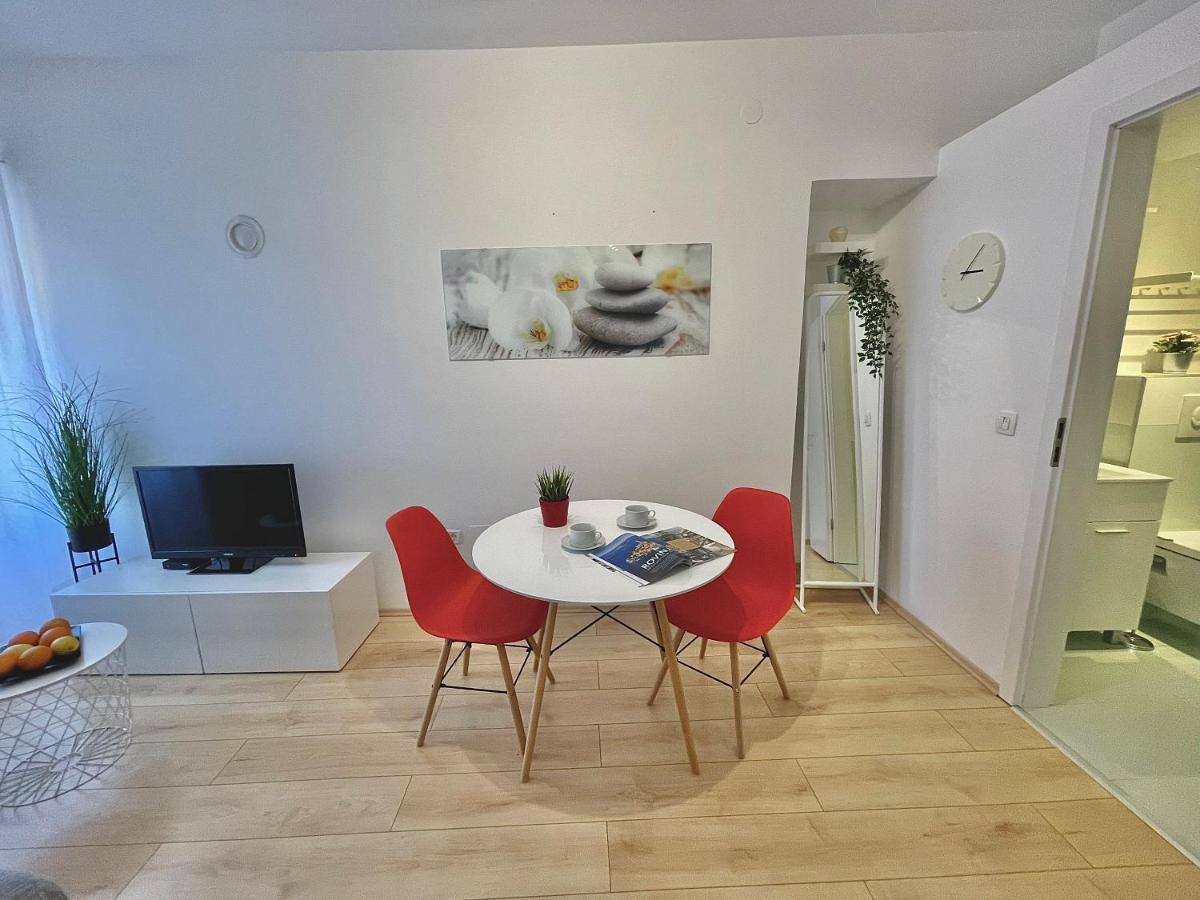 Apartments Antons Pula Luaran gambar