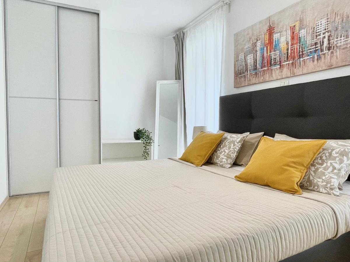Apartments Antons Pula Luaran gambar